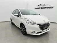Gebraucht Peugeot 208 Style 82 PS (60 kW) 2015 Weiß Kleinwagen