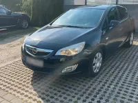 Gebraucht Opel Astra 101 PS (74 kW) 2011 Schwarz Limousine