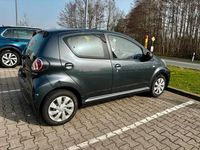 Gebraucht Toyota Aygo 68 PS (50 kW) 2012 Grau Kleinwagen