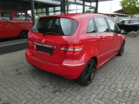 Gebraucht Mercedes B200 136 PS (100 kW) 2011 Rot Kleinwagen