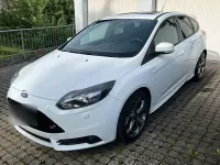 Gebraucht Ford Focus ST 250 PS (183 kW) 2014 Weiß Limousine