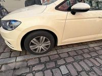 Second-hand VW Touran 2017 Galben Monovolum