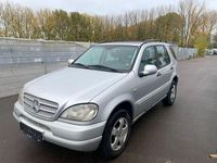Gebraucht Mercedes ML270 163 PS (119 kW) 2001 Silber SUV