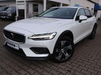 Gebraucht Volvo V60 CC Plus 197 PS (144 kW) 2022 Crystal white pearl Kombi
