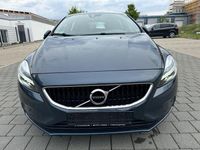 Gebraucht Volvo V40 Momentum 152 PS (111 kW) 2016 Blau Kombi