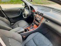 Gebraucht Mercedes C180 143 PS (105 kW) 2002 Silber Kombi