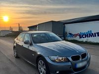 Gebraucht BMW 318 143 PS (105 kW) 2011 Grau Limousine