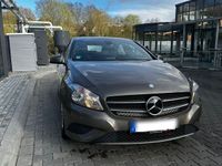 gebraucht Mercedes 180 Klima Navi neutüv 5türig