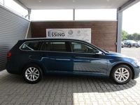 Gebraucht VW Passat Business 150 PS (110 kW) 2022 Blau Kombi