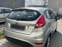 Gebraucht Ford Fiesta Trend 82 PS (60 kW) 2009 Silber Kleinwagen