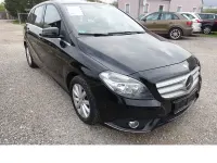 Gebraucht Mercedes B180 122 PS (89 kW) 2014 Kosmosschwarz Kleinwagen