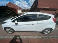 Gebraucht Ford Fiesta 70 PS (51 kW) 2011 Weiß Kleinwagen