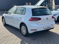 Gebraucht VW Golf VII 86 PS (63 kW) 2018 Weiß Limousine