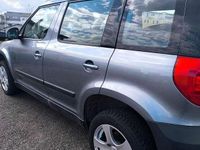 Gebraucht Skoda Yeti Ambition 105 PS (77 kW) 2012 Platingrau metallic SUV