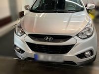 gebraucht Hyundai ix35 silber Fahrzeug