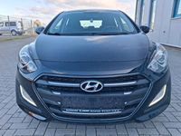 Gebraucht Hyundai i30 Trend 101 PS (74 kW) 2016 Schwarz Limousine