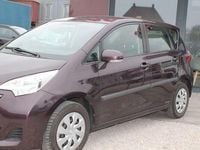 Gebraucht Toyota Verso-S Cool 99 PS (72 kW) 2012 Violett Van / Kleinbus
