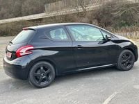 Gebraucht Peugeot 208 Active 68 PS (50 kW) 2014 Schwarz Kleinwagen