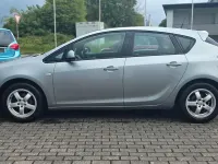 Używany Opel Astra Edition 116 KM (85 kW) 2011 Szary Sedan/Limuzyna
