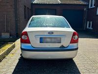 Gebraucht Ford Focus Ghia 101 PS (74 kW) 2006 Grau Limousine