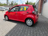 Gebraucht Toyota Aygo 67 PS (49 kW) 2014 Rot Kleinwagen