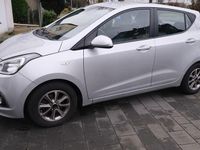 Gebraucht Hyundai i10 YES! Silver 87 PS (63 kW) 2015 Silber Kleinwagen
