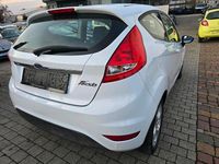Gebraucht Ford Fiesta Trend 82 PS (60 kW) 2010 Blau Kleinwagen