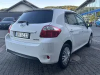 Gebraucht Toyota Auris 132 PS (97 kW) 2011 Weiß Kleinwagen