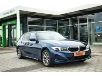 Gebraucht BMW 320 190 PS (139 kW) 2023 Phytonicblau metallic Kombi