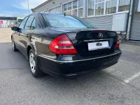 Używany Mercedes E220 Avantgarde 150 KM (110 kW) 2004 Czarny Sedan/Limuzyna