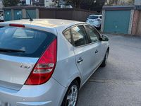 Gebraucht Hyundai i30 109 PS (80 kW) 2012 Silber Limousine