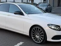 Gebraucht Mercedes E220 Night 194 PS (142 kW) 2019 Weiß Limousine