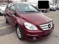 Gebraucht Mercedes B200 136 PS (100 kW) 2011 Rot Van / Kleinbus
