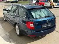 Gebraucht Skoda Superb Exclusive 160 PS (117 kW) 2014 Modra lava/lava blau Kombi