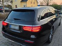 Gebraucht Mercedes E220 AMG 194 PS (142 kW) 2018 Schwarz Kombi
