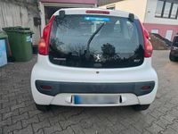 Gebraucht Peugeot 107 68 PS (50 kW) 2009 Weiß Kleinwagen