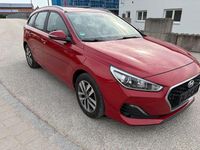 Gebraucht Hyundai i30 Trend 140 PS (102 kW) 2019 Rot Kombi