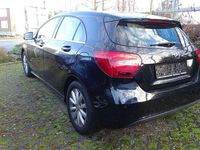 Gebraucht Mercedes A180 122 PS (89 kW) 2015 Kosmosschwarz  metalliclack Limousine