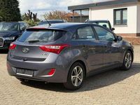 Gebraucht Hyundai i30 Trend 135 PS (99 kW) 2015 Thunder grey Limousine
