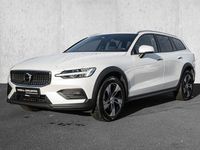 Gebraucht Volvo V60 CC Plus 197 PS (144 kW) 2023 Crystal white pearl / metallic Kombi