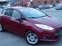 Gebraucht Ford Fiesta Titanium 80 PS (58 kW) 2014 Rot Kleinwagen