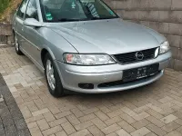 Usata Opel Vectra 101 CV (74 kW) 2002 Argento Berlina