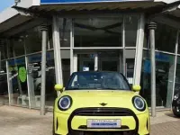 Gebraucht Mini One Cabriolet Classic 102 PS (75 kW) 2021 Gelb Cabrio