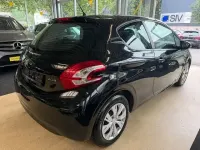 Gebraucht Peugeot 208 Active 82 PS (60 kW) 2015 Schwarz Kleinwagen