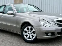 Usado Mercedes E200 Elegance 136 CV (100 kW) 2008 Gris Berlina