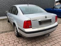 Gebraucht VW Passat Basis 125 PS (91 kW) 1998 Silber Limousine