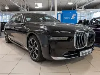 Gebraucht BMW 750e Sport Line 489 PS (359 kW) 2023 Saphirschwarz Limousine