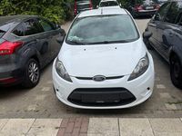Gebraucht Ford Fiesta Trend 75 PS (55 kW) 2011 Weiß Kleinwagen