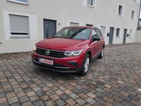 Gebraucht VW Tiguan Active 150 PS (110 kW) 2023 Rot SUV