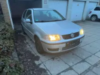 Gebraucht VW Polo Basis 60 PS (44 kW) 2000 Silber Kleinwagen